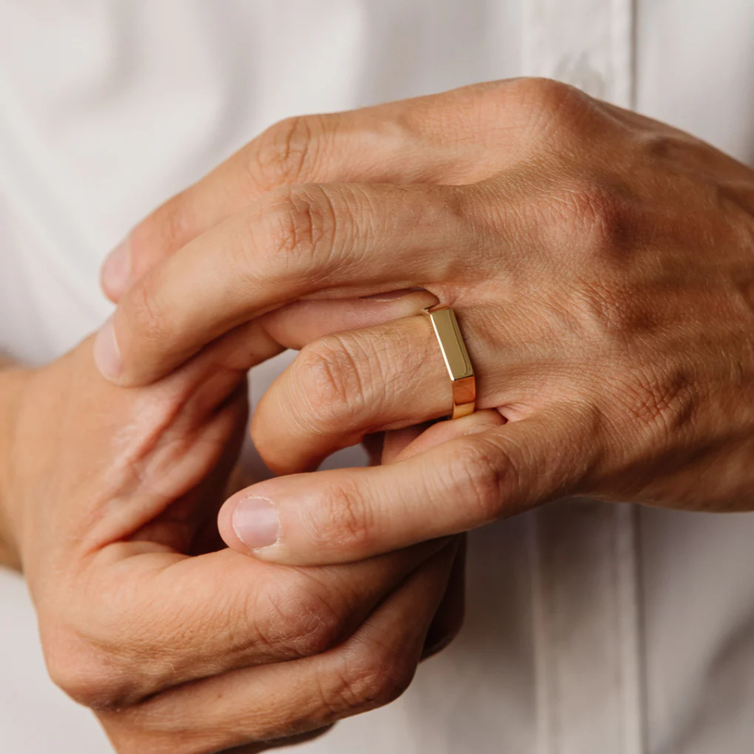Everyday Bar Signet Ring