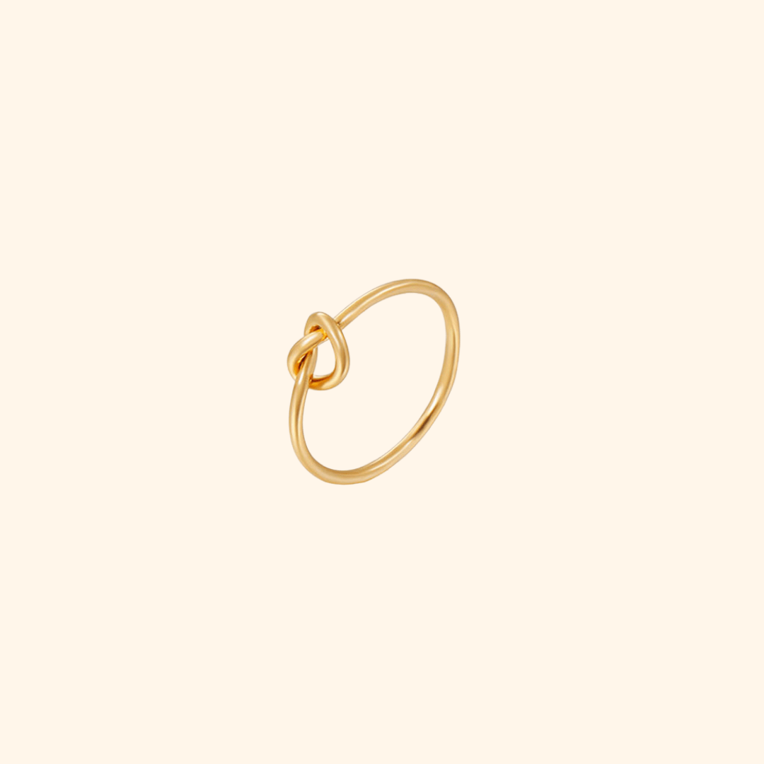 Classic Knot Ring