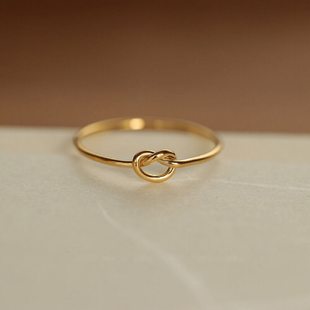 Classic Knot Ring