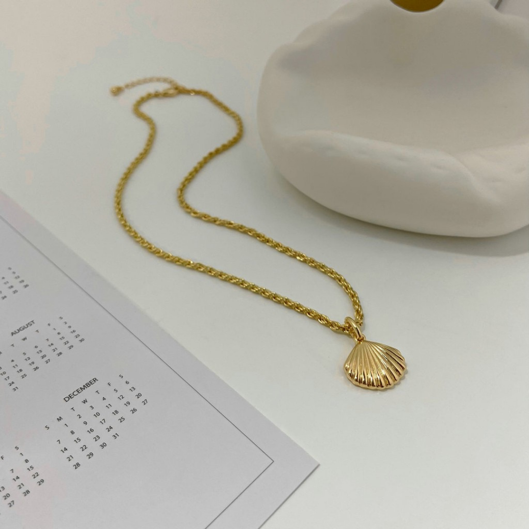 Classic Scallop Necklace
