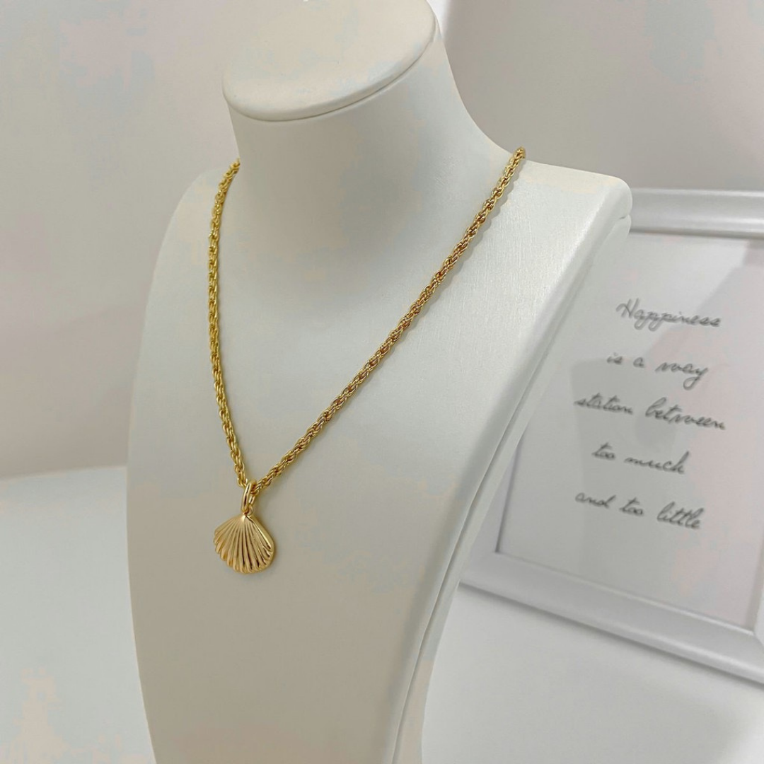 Classic Scallop Necklace