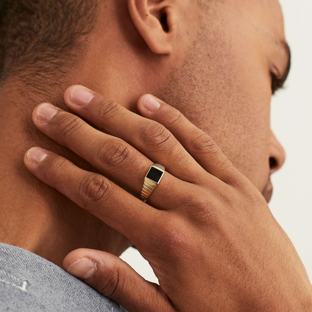 Classic Ribbed Signet Ring